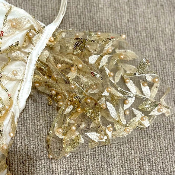 Sister’s the Label PEARL & SILK ‘Juliet’ off the Shoulder Dress. White/Gold Sz S - Picture 4 of 11